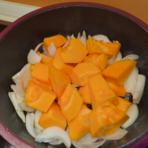 Kürbis Suppe, Fisch Nuggets, Kürbis Gemüse und Bratkartoffeln 