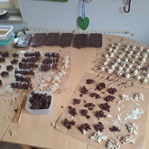 Pralinen sowie Baumkuchen zubereitet mit Freunden 