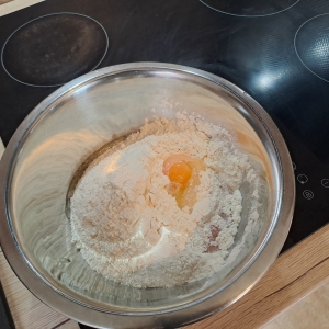 Gebackenes Gemüse im Teig mit Sweet Chili Sauce und Apfelküchle 